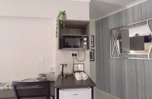 Greater Johannesburg Metropolitan Area Cabin | 207 Main Ave