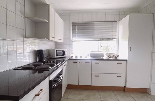 Greater Johannesburg Metropolitan Area Cabin | 207 Main Ave