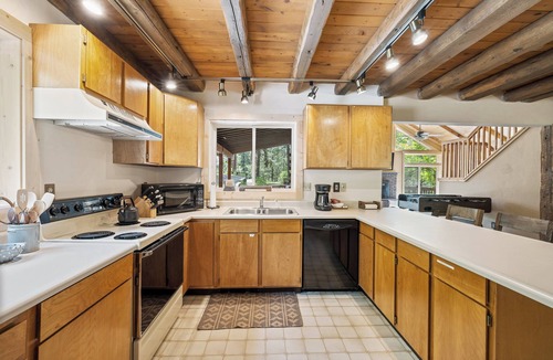 Cascade House | 208 Escape - Quiet, private, cabin on 5-acres - Trails - WiFi - Fireplace - Family Getaway