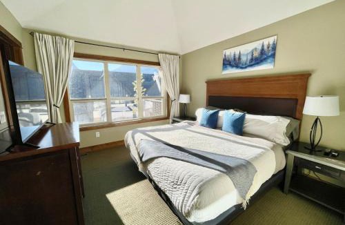 Canmore Apartment | 208 Fire Mountain 3 Bdrm 2 Level