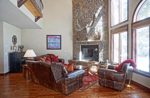 Highland Meadows House | 2095 Vermont Rd W Five Bedroom Home