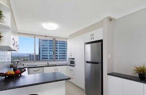 Surfers Paradise Apartment | 20F Peninsula 20th Floor Ocean Views