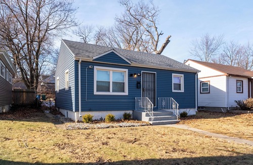 Gary House | 20mins from beach, 10guests/WIFI/1.2 baths/ping pong/pool table/treadmill