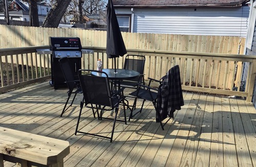 Gary House | 20mins from beach, 10guests/WIFI/1.2 baths/ping pong/pool table/treadmill