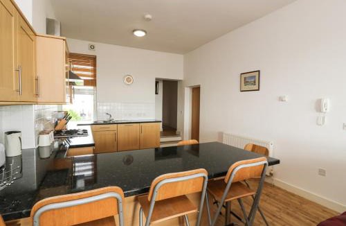 Rhyd-y-clafdy Apartment | 21 West End Point