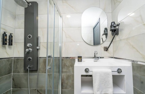 Pendik District Hotel | 216 Silver Suite