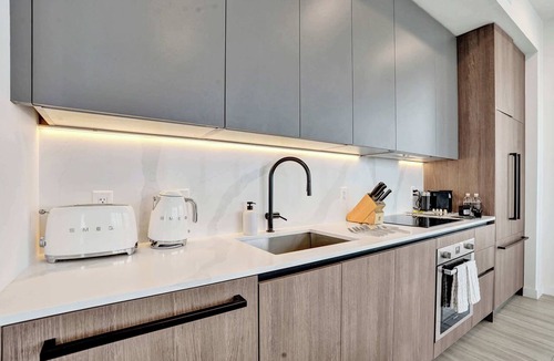 North Beach Condo | 21st-Floor Corner 2BR | Water Views, Miami Beach