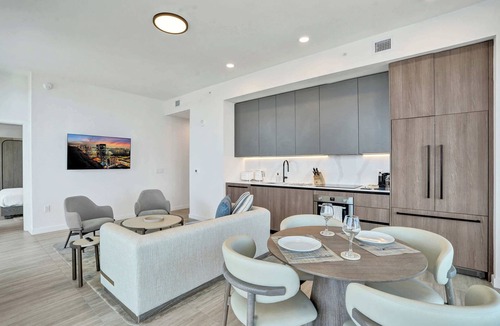 North Beach Condo | 21st-Floor Corner 2BR | Water Views, Miami Beach