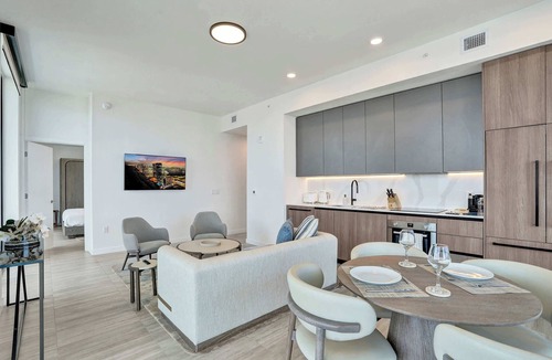 North Beach Condo | 21st-Floor Corner 2BR | Water Views, Miami Beach
