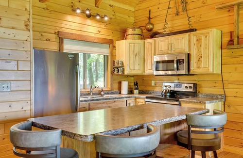 Mindoro Cabin | 22 Mi to Whitetail Ridge Ski Area: Cozy Getaway