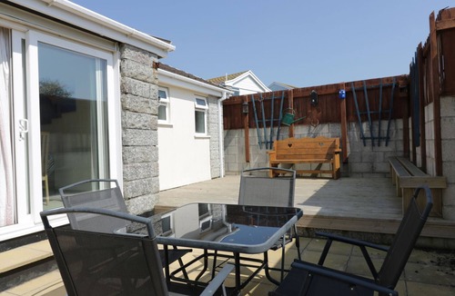 Mullion House | 22 TREMBEL ROAD, family friendly, with a garden in Mullion