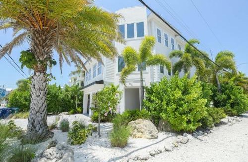 Bradenton Beach House | 2201 AVE C home