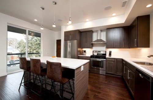 Durango House | 2201 Main Avenue