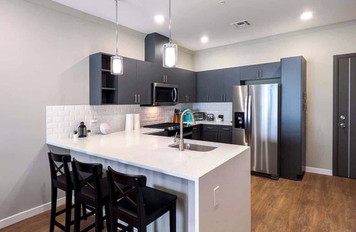 Dunellen Apartment | 227 Modern 1BR Apt Walk to NJT