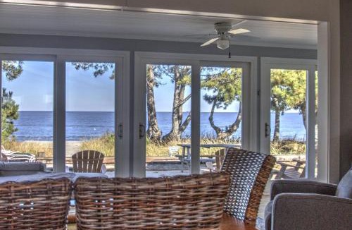 Milford House | 229 Bay Ave.