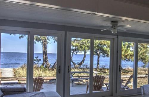 Milford House | 229 Bay Ave.