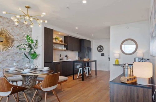 Rainey Street Historic District Condo | 22nd-Floor Condo | Rooftop Pool, Gym, Rainey