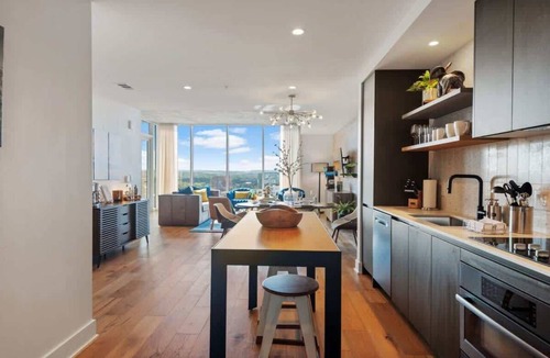Rainey Street Historic District Condo | 22nd-Floor Condo | Rooftop Pool, Gym, Rainey