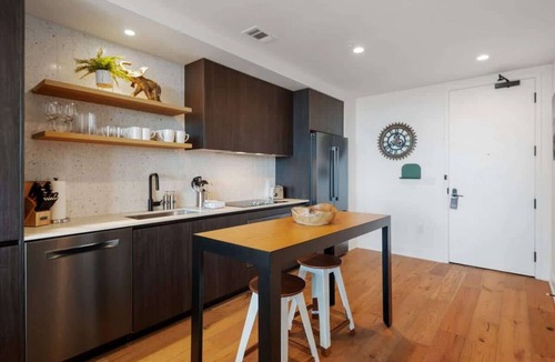 Rainey Street Historic District Condo | 22nd-Floor Condo | Rooftop Pool, Gym, Rainey