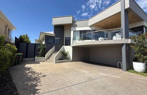 Ocean Reef House | 23 Coastline 3-Level Luxe Home Theatre &Pool House