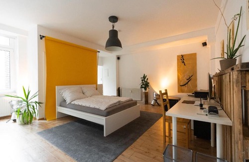 Krampfervorstadt Apartment | 230 m2 Loft mit eigenem Wintergarten mit Tischtennis & Dart, kostenloser Parkplatz