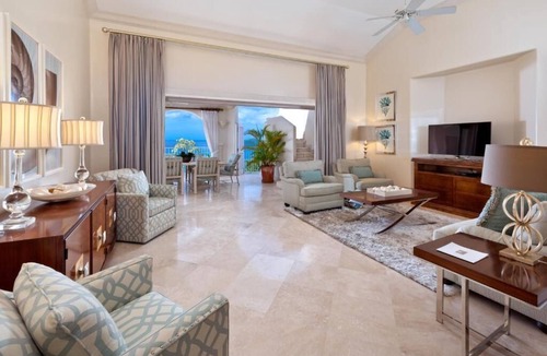 Little Battaleys Hotel | 2300 sq. ft. One-Bedroom Luxury Beachfront Suite on the West Coast