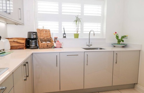 Hartley Wintney House | 24 Baldwin Close, Hartley Wintney