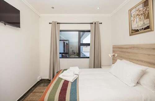Bloubergstrand House | 24 on Grove