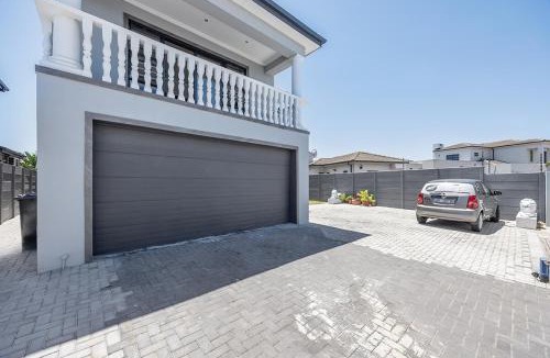 Bloubergstrand House | 24 on Grove