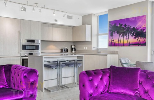 Hollywood South Central Beach Condo | 25 min to MAJOR INTERNATIONAL SPORTING EVENT! High-Floor High-Class: Luxury Oceanview Escape with Views