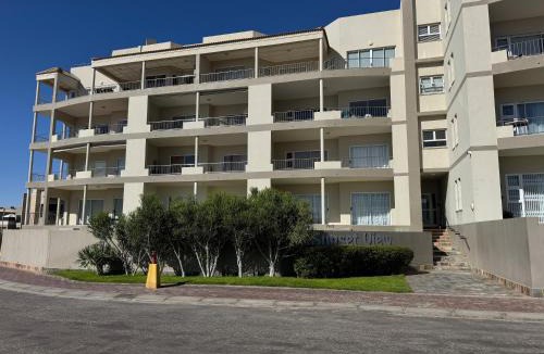 Long Beach Apartment | 25 Sunset View