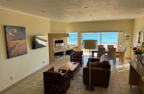 Long Beach Apartment | 25 Sunset View