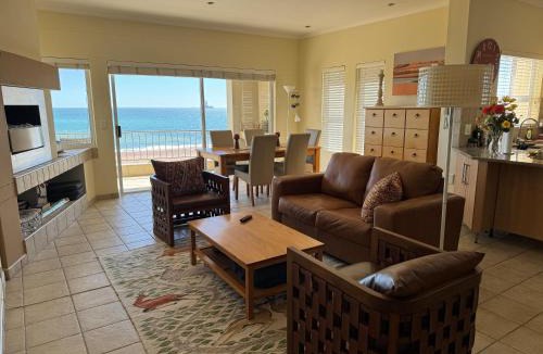 Long Beach Apartment | 25 Sunset View