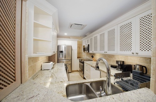 Little Battaleys Condo | 2500 sq. ft. Two-Bedroom Luxury Beachfront Suite on the West Coast