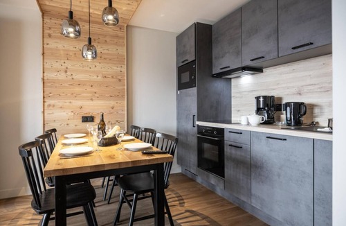 Risoul Apartment | 250m from shops, swimming pool, sauna, hammam, balcony, ski locker, 82-92m², Risoul