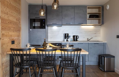 Risoul Apartment | 250m from shops, swimming pool, sauna, hammam, balcony, ski locker, 96-102m², Risoul