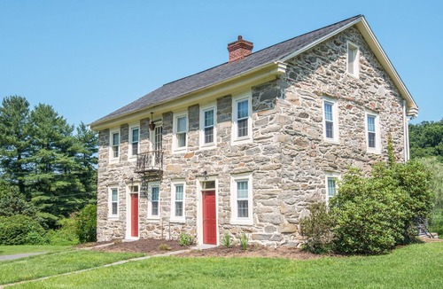 Pequea House | 250yo Stone House - Stargazing, Fireflies, Streams, and room to Run!
