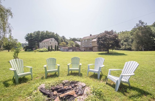 Pequea House | 250yo Stone House - Stargazing, Fireflies, Streams, and room to Run!