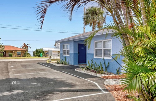 Tropic Apartment | 2528 Renovated Studio Near The Beach