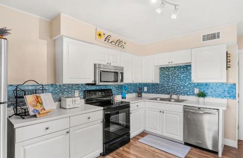 Interchange Square House | 2570 Vernon Drive