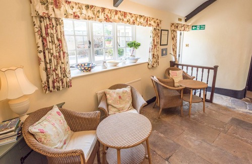 Abbotsbury House | 26 RODDEN ROW, pet friendly, character holiday cottage in Abbotsbury