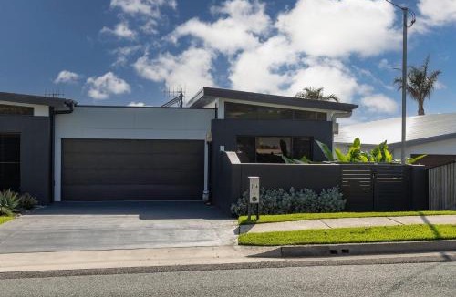 Forster Villa | 26B Seaview St