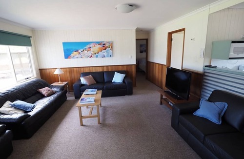 Sandy Point House | 27 Beach Parade Sandy Point Stay 3 Pay 2 Winter Special