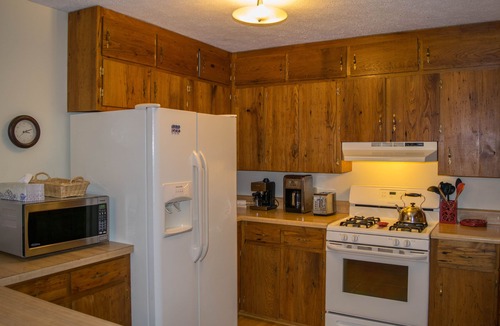 Leadsville House | 27 Riverfront Acres of Serene Mountain Views - Dog and Kid paradise!