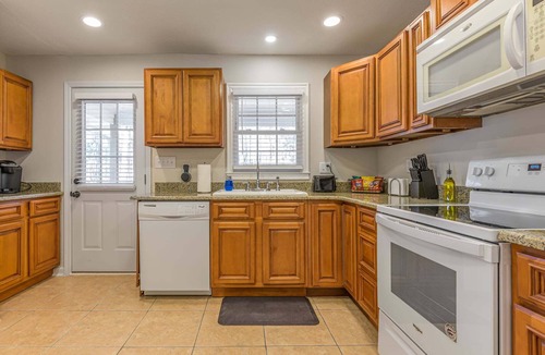 Cartersville Cottage | 27 West Ridge Drive SE, Cartersville