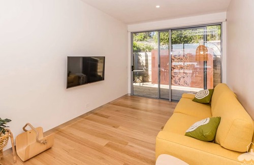 Sandy Point House | 28 Ennisvale Ave Stay 3 Pay 2 Winter Special