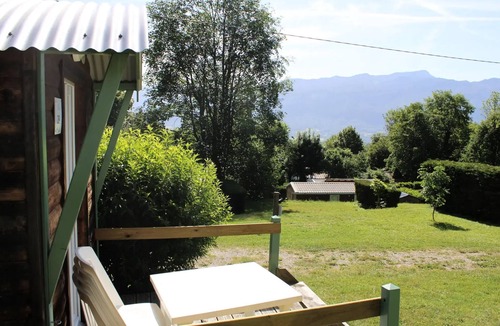 Miribel-les-Echelles Cabin | 28. Roulotte Pétunia 4 persons
