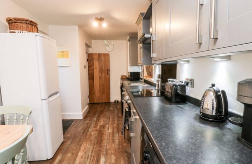 Helmsley Cottage | 29 BONDGATE, pet friendly, character holiday cottage in Helmsley