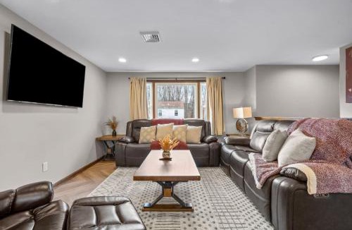 Middletown House | 29 - Modern 5 Bedroom 2 Bath