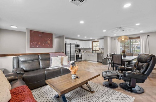 Middletown House | #29 - Modern 5 Bedroom/2 Bath